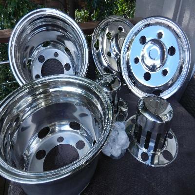 Full wheels cover trucks