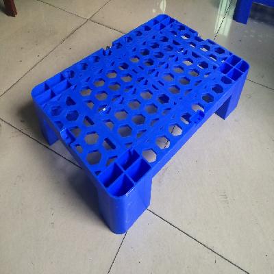 Four Way Wooden Pallet With Plastic Feet