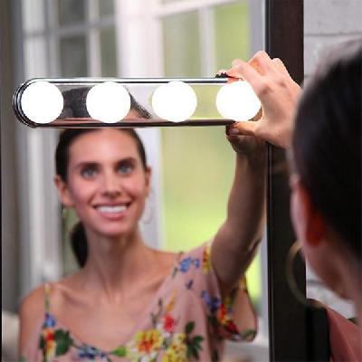 Portable Battery Powered Makeup Light , Super Bright 4 LED Bulbs Mirror Light