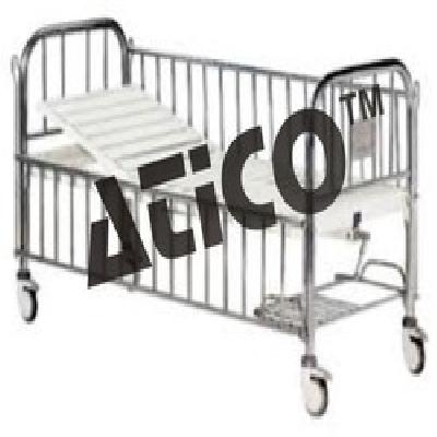 Semi Fowler Bed With Crib