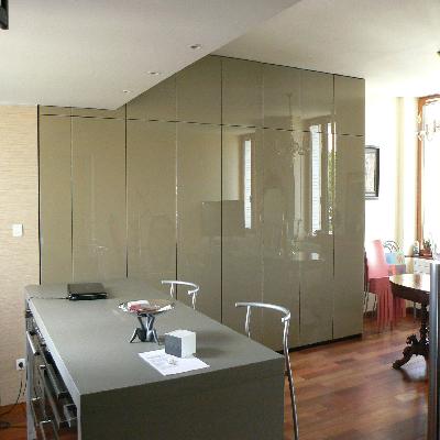 Lacquered Glass Partitions