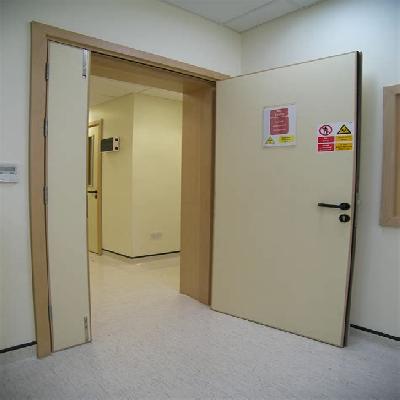 Semi Hermetically Sealed Manual Double Swing Door