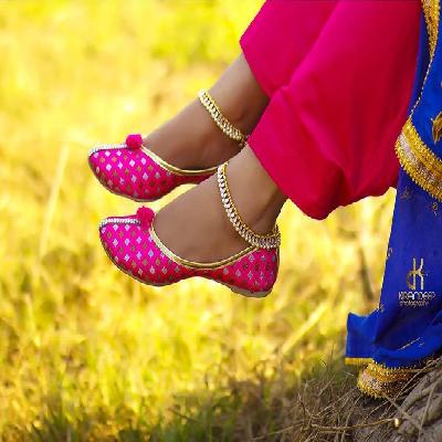 Designer Ladies Embroidered Punjabi Juttis