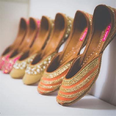 Ladies Punjabi Juttis