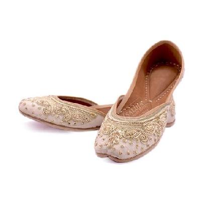 Ladies Trendy Punjabi Juttis