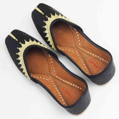 Ladies Black Leather Punjabi Jutti