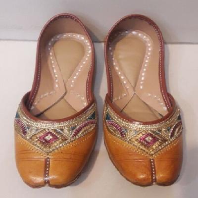Ladies Casual Leather Punjabi Jutti