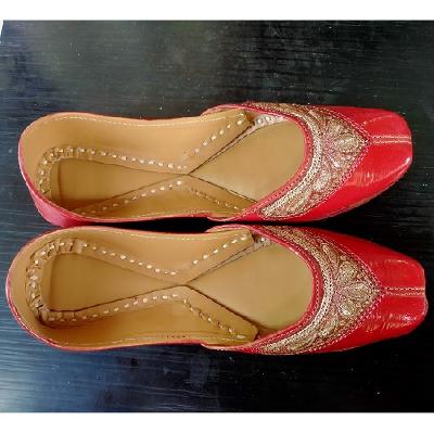 Ladies Leather Punjabi Jutti