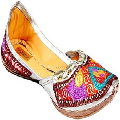 Ladies Silver Embroidered Leather Jutti