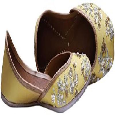 Ladies Yellow Embroidered Jutti