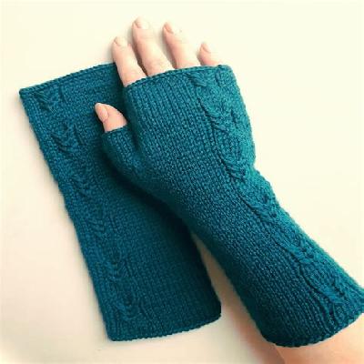 Knitted Hand Gloves